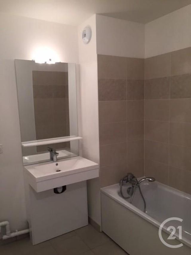 Afficher la photo en grand Appartement F3 à vendre - 3 pièces - 57.7 m2 - FONTENAY LE VICOMTE - 91 - ILE-DE-FRANCE - Century 21 J.M. Conseil