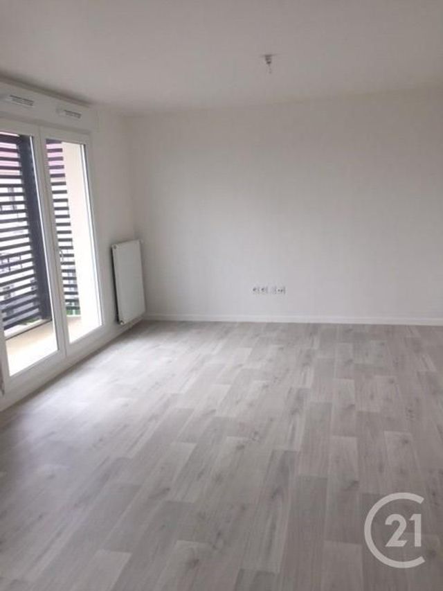 Afficher la photo en grand Appartement F3 à vendre - 3 pièces - 57.7 m2 - FONTENAY LE VICOMTE - 91 - ILE-DE-FRANCE - Century 21 J.M. Conseil